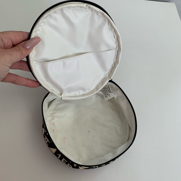 Auth VTG CHANEL 1991 Cosmetic Bag - Picture 4 of 8